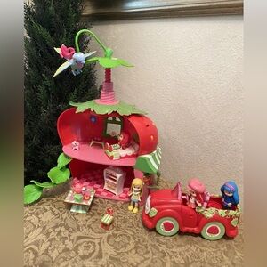 Strawberry Shortcake Whirly Bird Berry Cafe House with Figures and Car